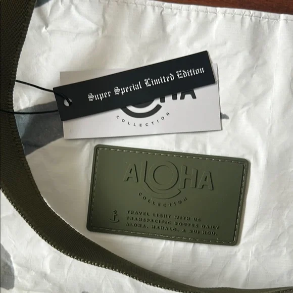 ALOHA Collection Limited Edition Ocean Paper Daytripper Tote bag NWT - Picture 4 of 5